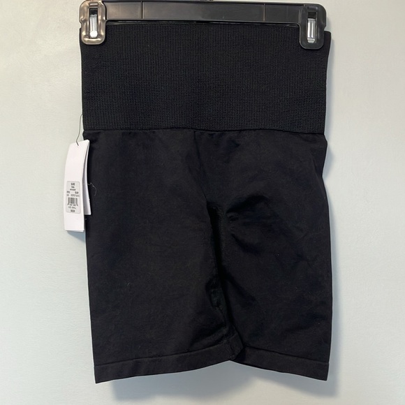 NWT BLANQI Maternity High Waist Black Athletic Shorts - Picture 4 of 5